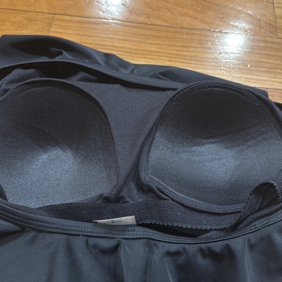 Beach Bump by Motherhood Maternity black one pieces swimsuit size medium. - Picture 5 of 9